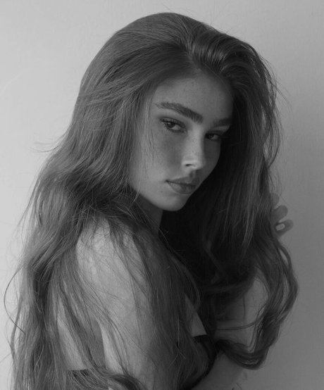 Eden Chanel beautiful model picture