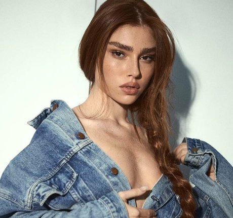 Eden Chanel perfect model picture