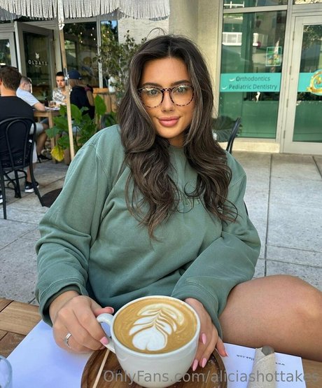 curvy muscle onlyfans sexy nude image