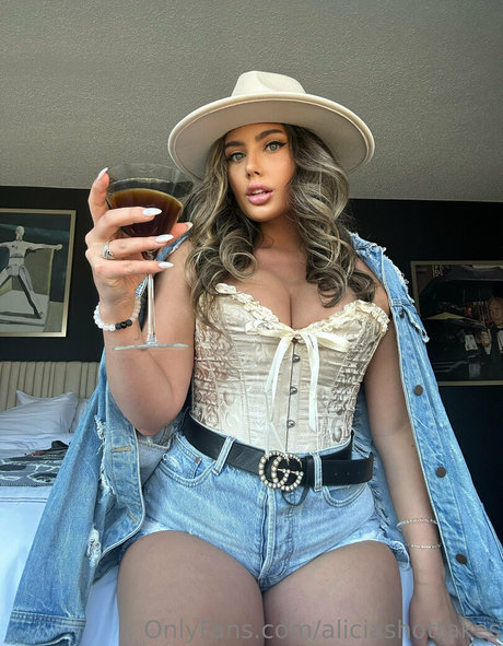 aliciashottakes hot model galleries