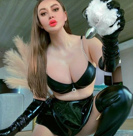 helladomina model hot img