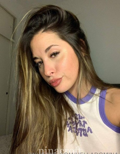 helladomina hot star gallery