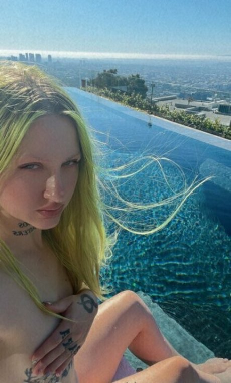 thezaramoon model art img