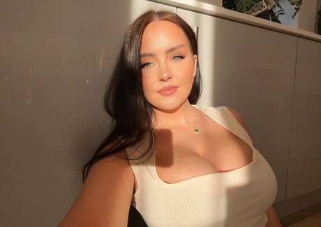 Evelynwhite pornstar high quality pic