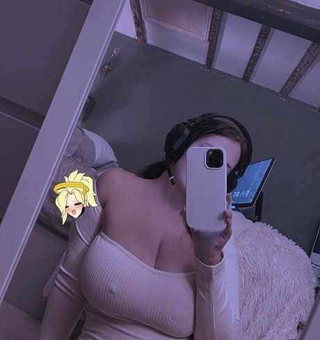 Evelynwhite model adult pictures