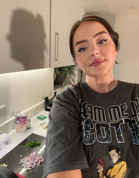 Evelynwhite beautiful pornstar pic