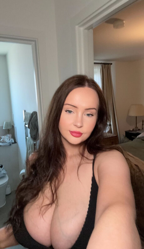 Evelynwhite hot star images