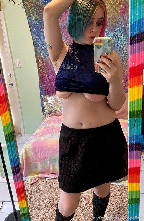 ellieopalfree adult model picture