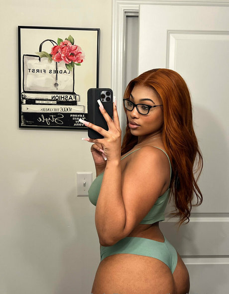 joyythestallion erotic model images