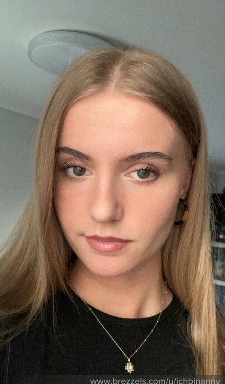 ichbinanny nudes model pic