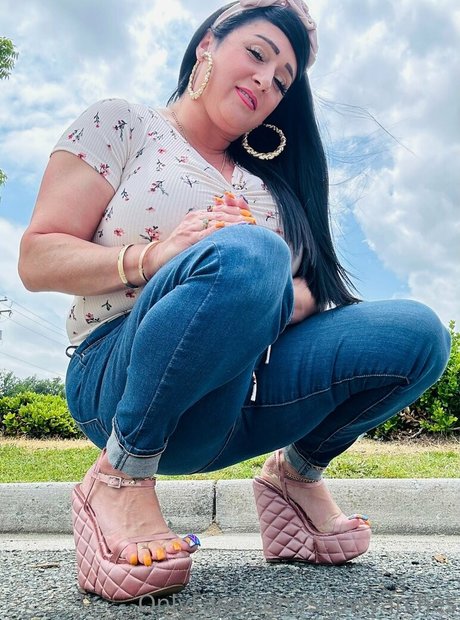 curvy muscle onlyfans xxx pics