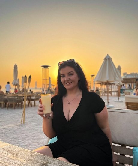 Rebecca Shortt xxx model img