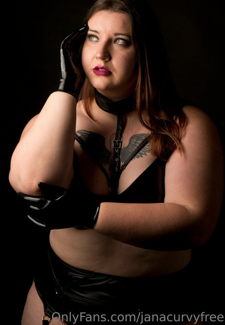 janacurvyfree sexy star pic