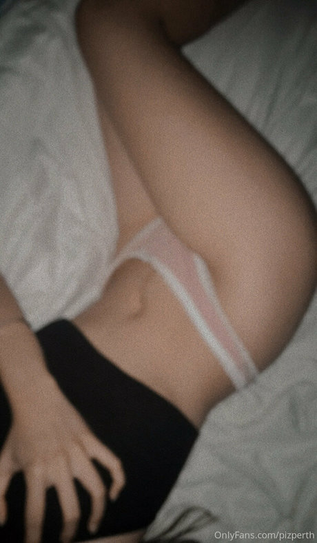 pizpizzzy nudes star image