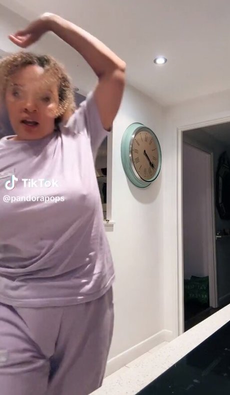 Pandora Christie pretty actress pics