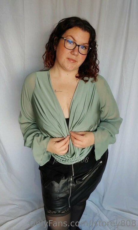 brown onlyfans erotic pictures