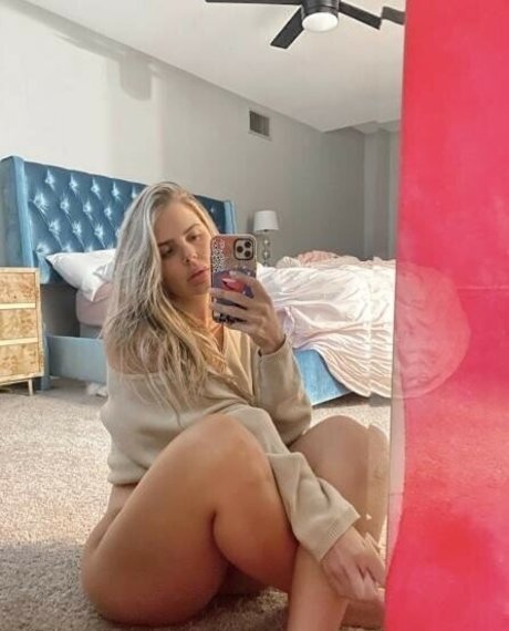 Elena Davies erotic star photo