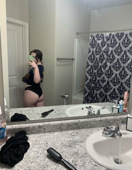 elfbxby hot model image