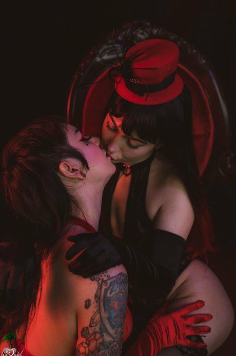 Synthia Valentine porn actress pics