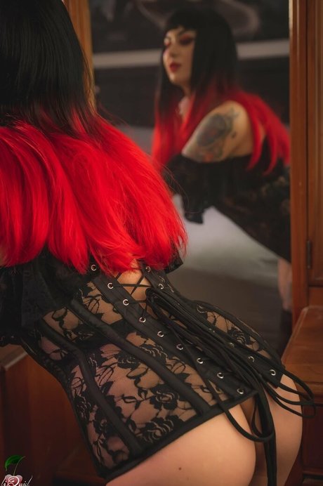 Synthia Valentine hot star images