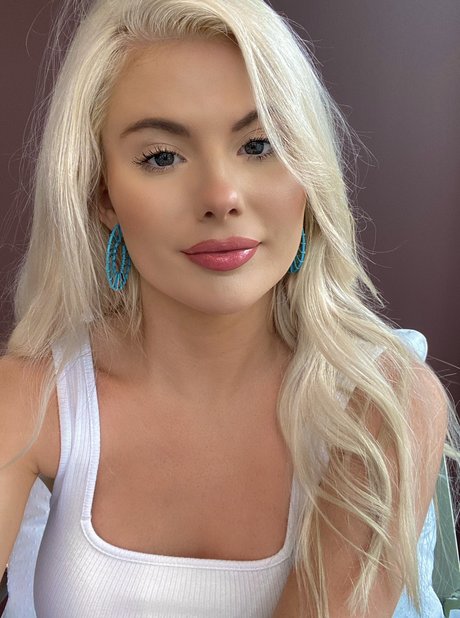 Riley Sinclair model high quality gallery