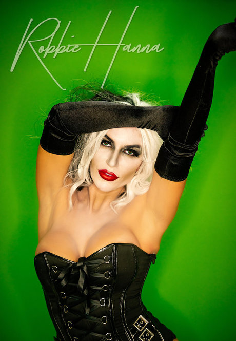 Robbie Hanna exclusive model image