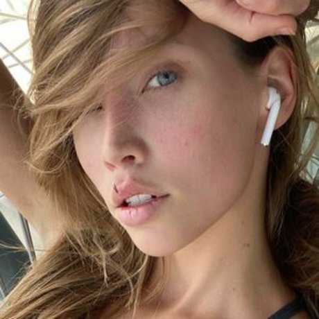 robinsoncrusoe model adult photo