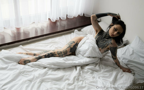 Draken lady model naked pic