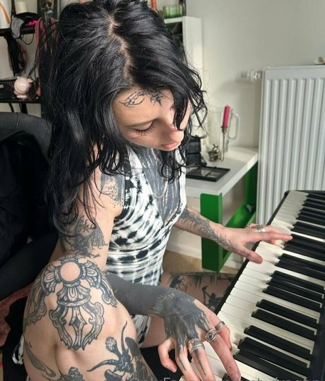 Draken lady nude pornstar image