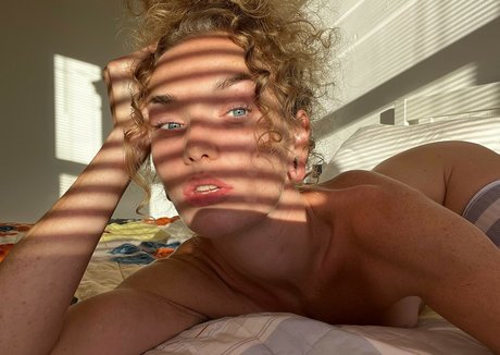 SofiaDark star pretty photos