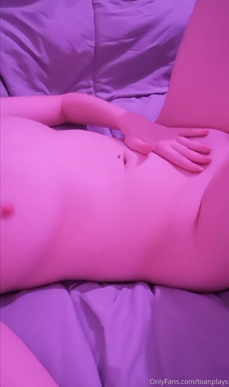 Toanplays star nude pic