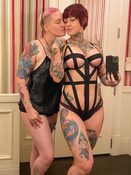 Autumn Ivy xxx pornstar galleries