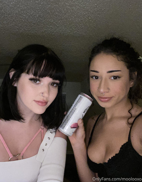 moolooxo model nice pic