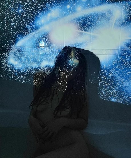 Exoticwildflower naked model image