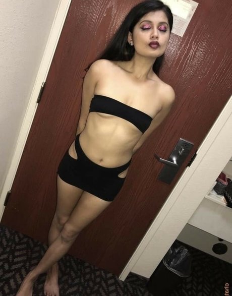 Extraperky nude model pics