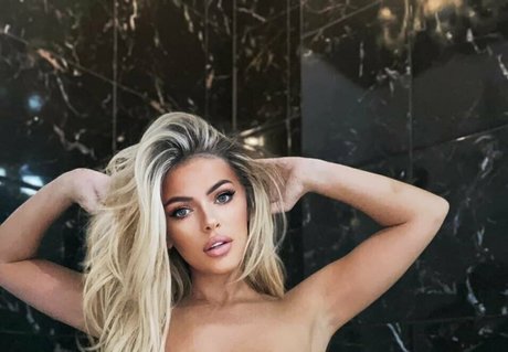 Ula x porn model img