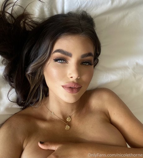 Nicole Thorne perfect model img