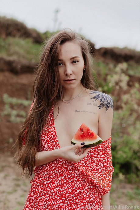 Allie roses art model pic