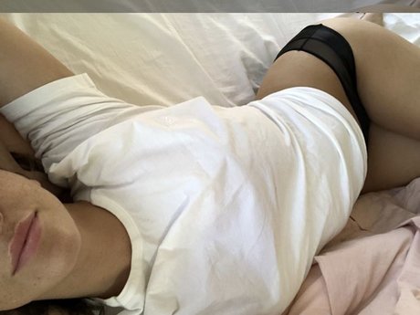 ilyvivi model porn pic