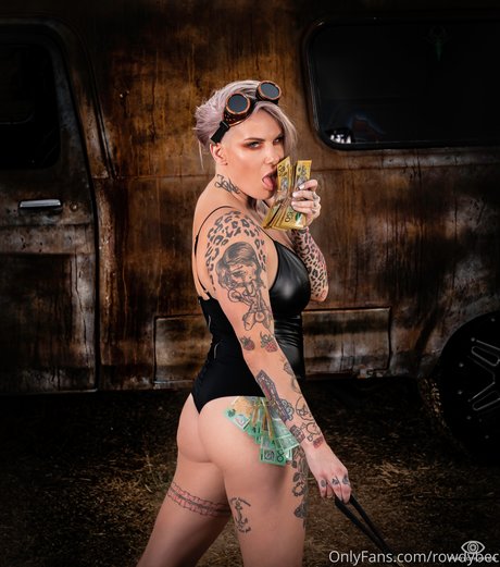 Bec Rawlings nude model pic
