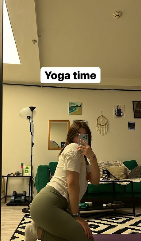 Buse yilmaz hot star picture