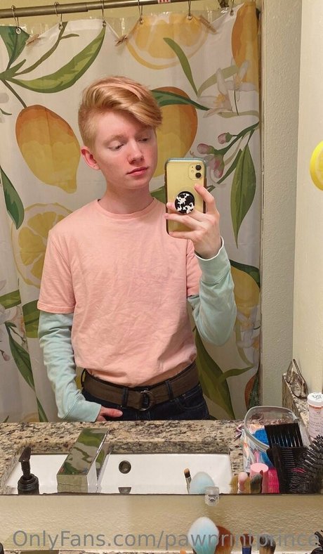 Pawprintprince sexy model photo