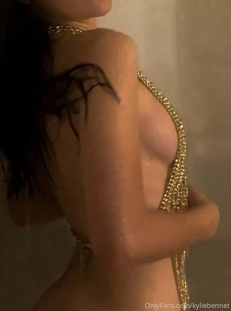 kyliebennet naked actress galleries