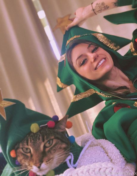 Izzy xx hd actress images