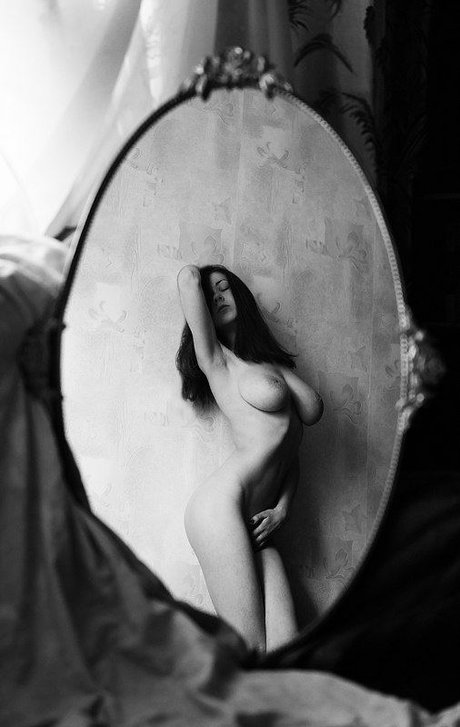 Ninel Bordel erotic star photo