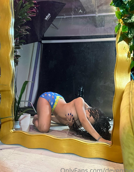 Devenityy nude star gallery