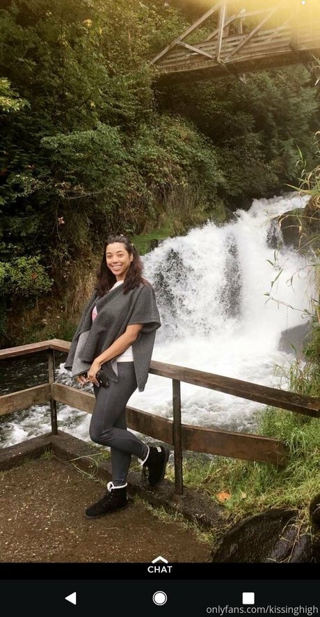 KissingHigh naked pornstar pic