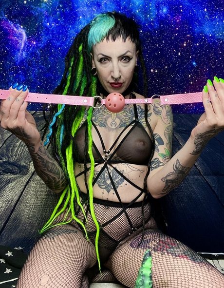 elfspitfree model naked photos