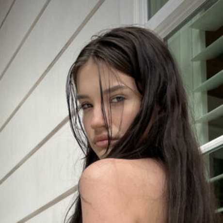 hanndstand pornstar naked pic