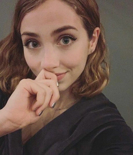 Emily Rudd star nudes pics